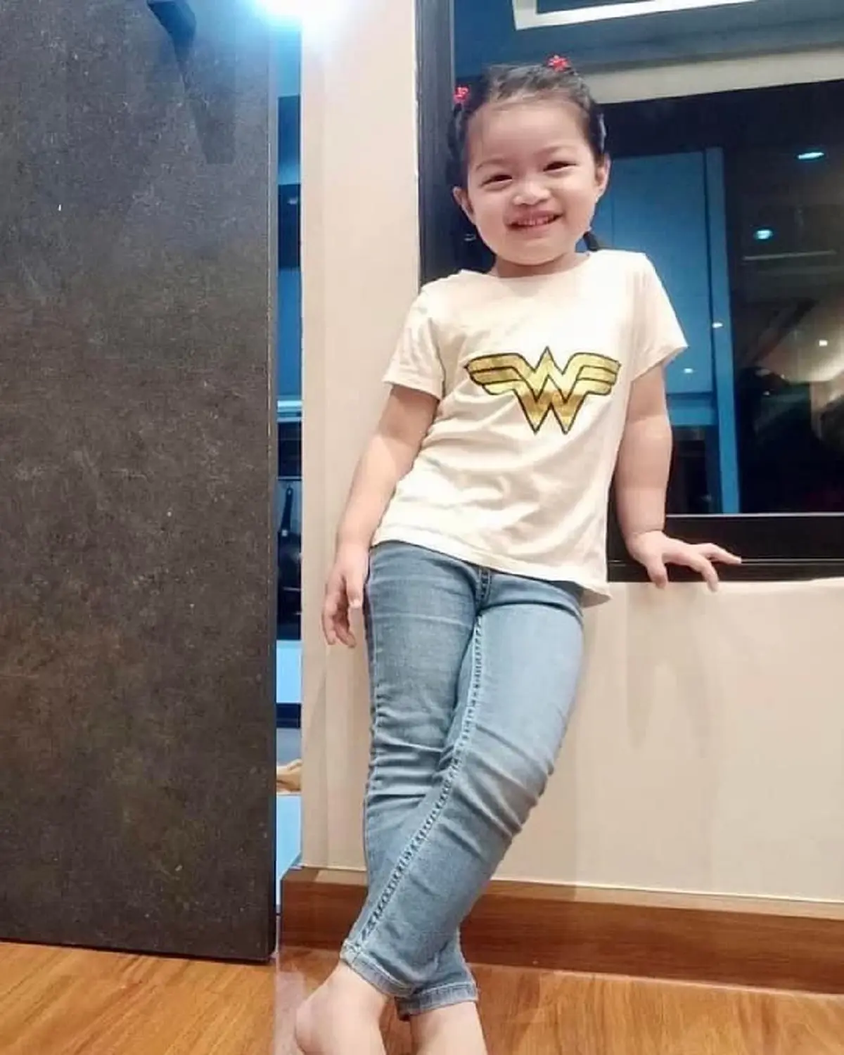 ภาพล่าสุด น้องวีจิ / น้องวีจิ ยิ่งโตยิ่งสวย / น้องวีจิ ถ่ายรูปยืนพ้อยท์ขา