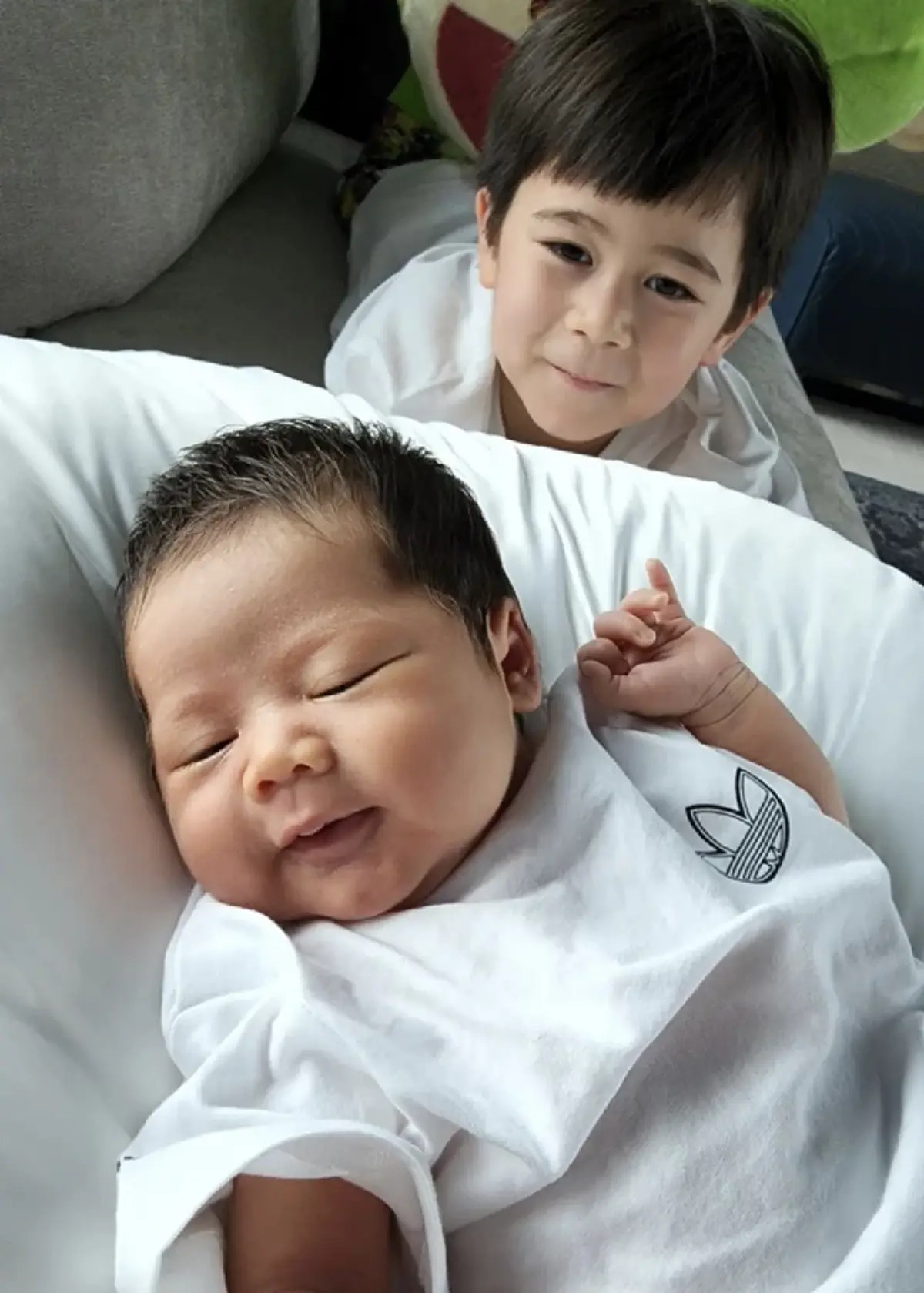 น้องแอบิเกล หน้าฝรั่ง / น้องแอบิเกล ทายาทหมื่นล้าน / น้องแอบิเกล สายฟ้า-พายุ  