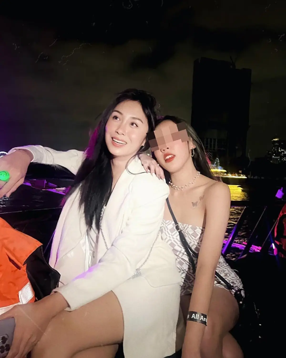 น้องสาวแซนมาแล้ว  พร้อมแจงดราม่าพี่โผล่ปาร์ตี้ ก่อนเหวี่ยงแรงใส่ชาวเน็ต