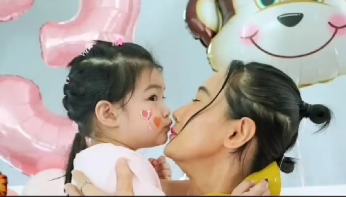 หนุ่ม ศรราม ให้ของขวัญ  ติ๊ก บิ๊กบราเธอร์ กุ้งพลอย เจอลูกสาว วันเกิด น้องวีจิ