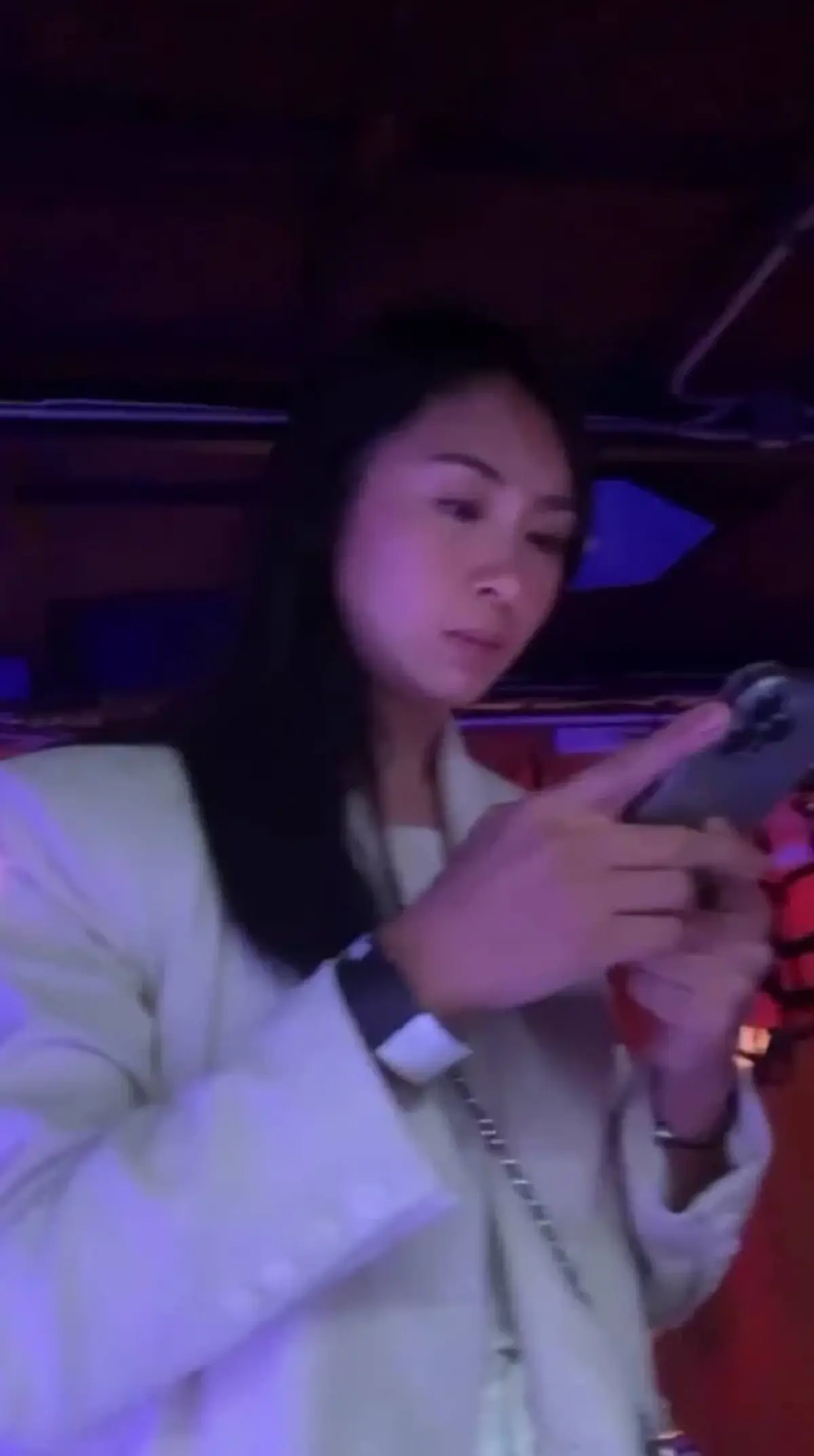 น้องสาวแซนมาแล้ว  พร้อมแจงดราม่าพี่โผล่ปาร์ตี้ ก่อนเหวี่ยงแรงใส่ชาวเน็ต