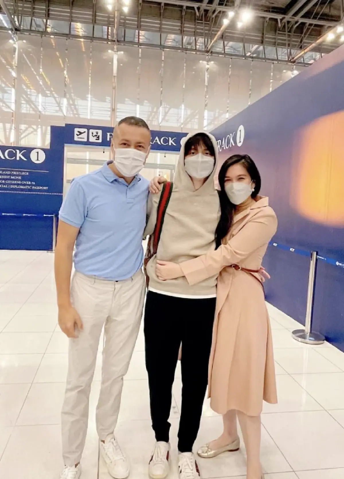 โบ ชญาดา กอดลา น้องอชิ สนามบิน เดินทาง อเมริกา