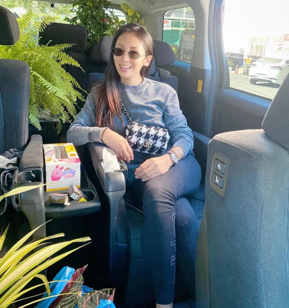 เปิดประวัติ  แซน วิศาพัช ไม่ธรรมดา ดีกรีนักเรียนนอก เจ้าแม่นัก“ล่าม้า”