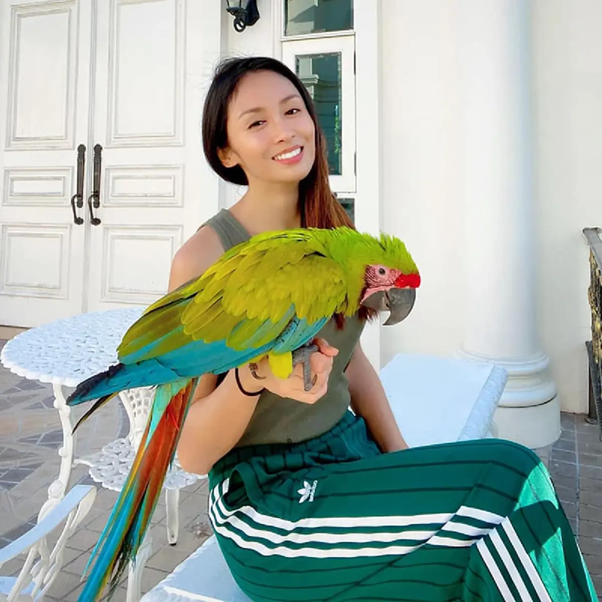 เปิดประวัติ  แซน วิศาพัช ไม่ธรรมดา ดีกรีนักเรียนนอก เจ้าแม่นัก“ล่าม้า”