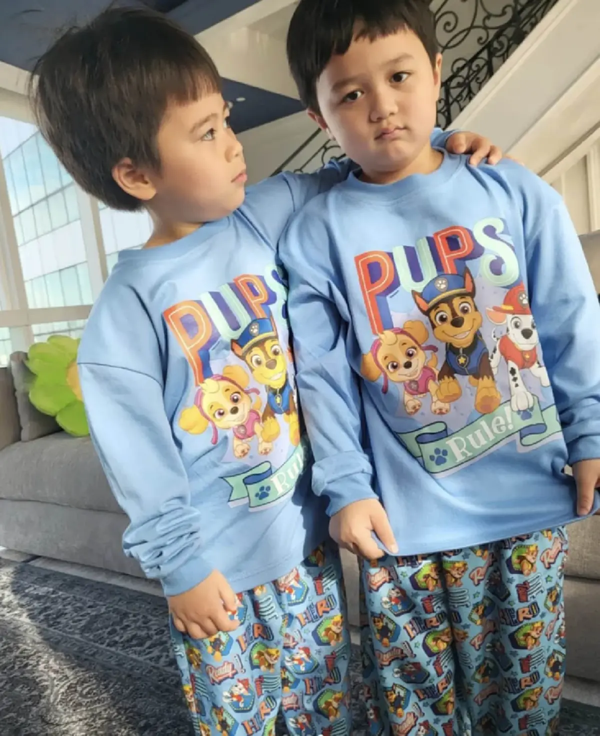 ชมพู่ โพสต์รูป สายฟ้า-พายุ สะดุดตาบันได้บ้าน / เปิดบ้าน ชมพู่ อารยา