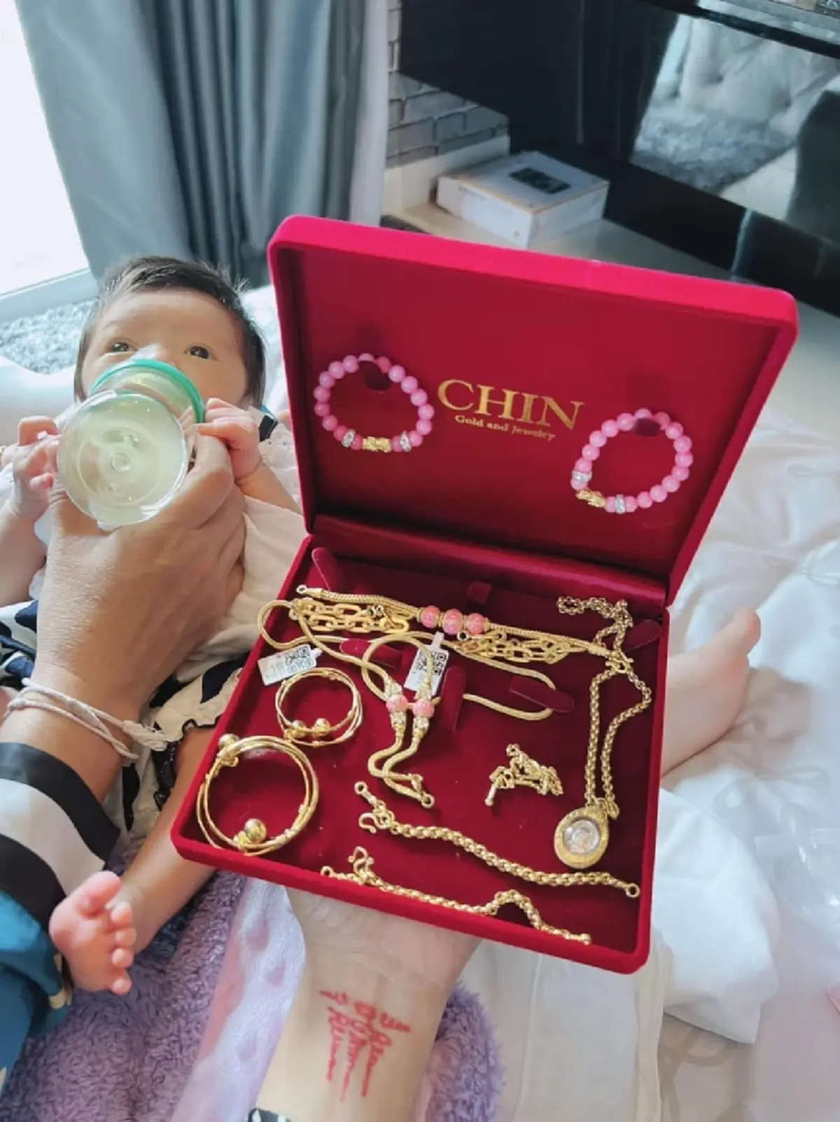 เก่ง ลายพราง ทุ่มรับขวัญลูกสาว รางวัลเป็นเด็กเลี้ยงง่าย ไม่ดื้อ