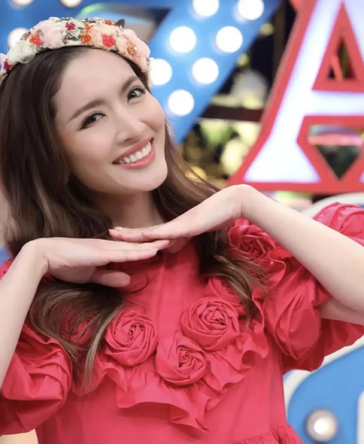  แอฟ ทักษอร อวดลุคสดใสในวัย 41 ปี / ภาพล่าสุด แอฟ ทักษอร 