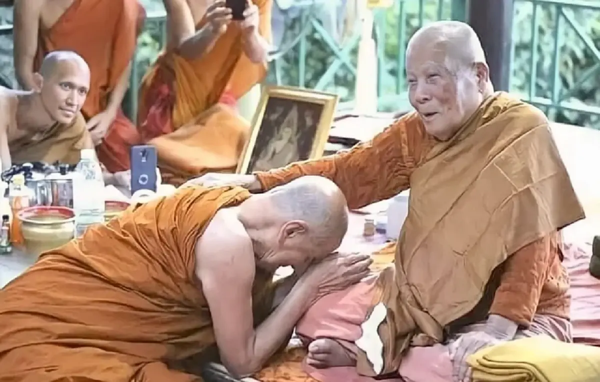 "เอมมี่ รัชฎา" โผล่ป้อง"หลวงปู่แสง" พร้อมซัดเดือดคนใกล้ชิด