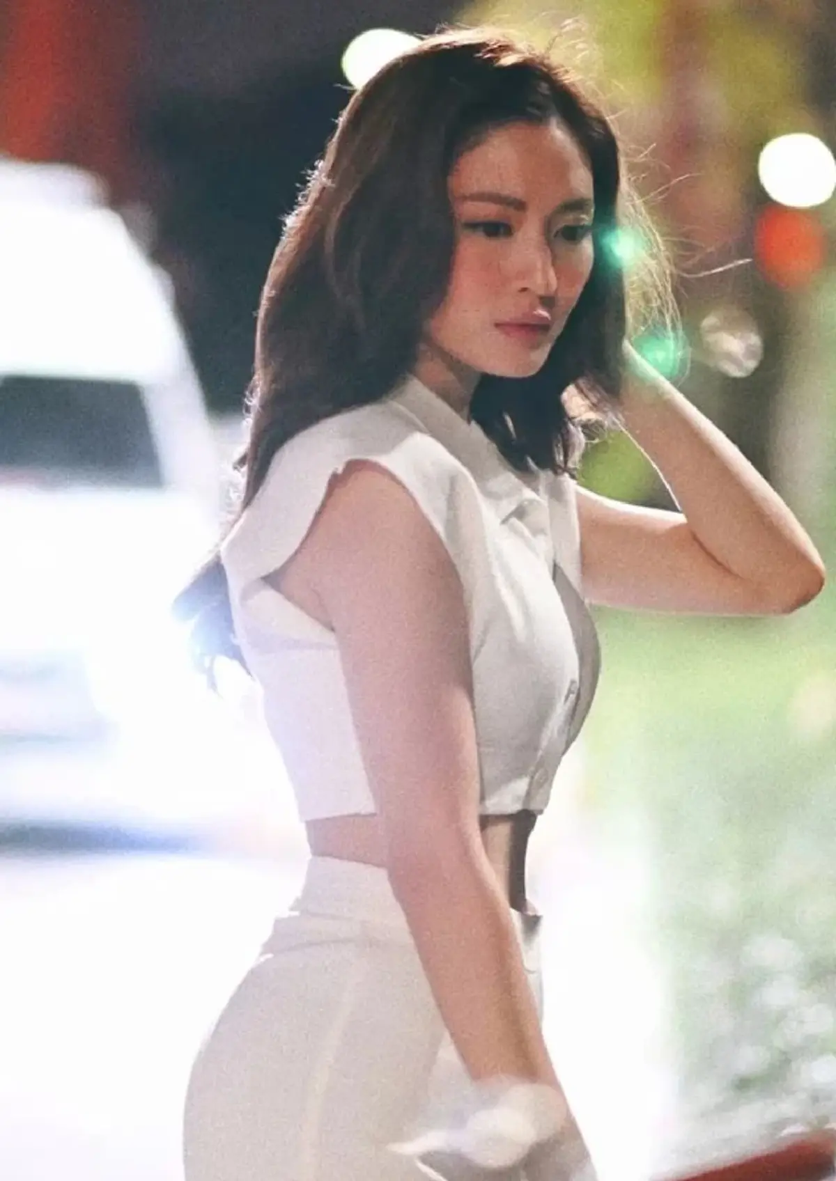 แอฟ ทักษอร โชว์แซ่บกับเสื้อเอวลอย