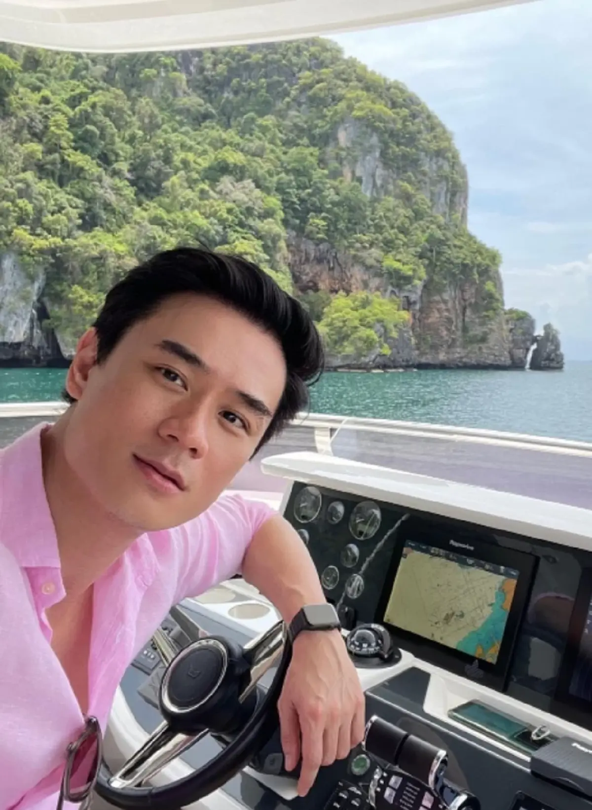 สะดุดตาความหล่อ น็อต วิศรุต / น็อต วิศรุต นั่งเรือยอชท์