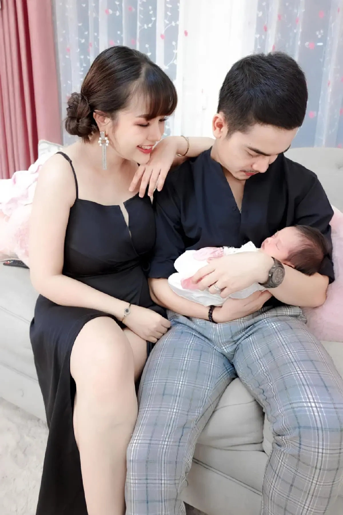  เจนนี่ ได้หมดถ้าสดชื่น ยิว  อุ้มลูกสาว น้องยูจิน ถ่ายภาพครอบครัว 