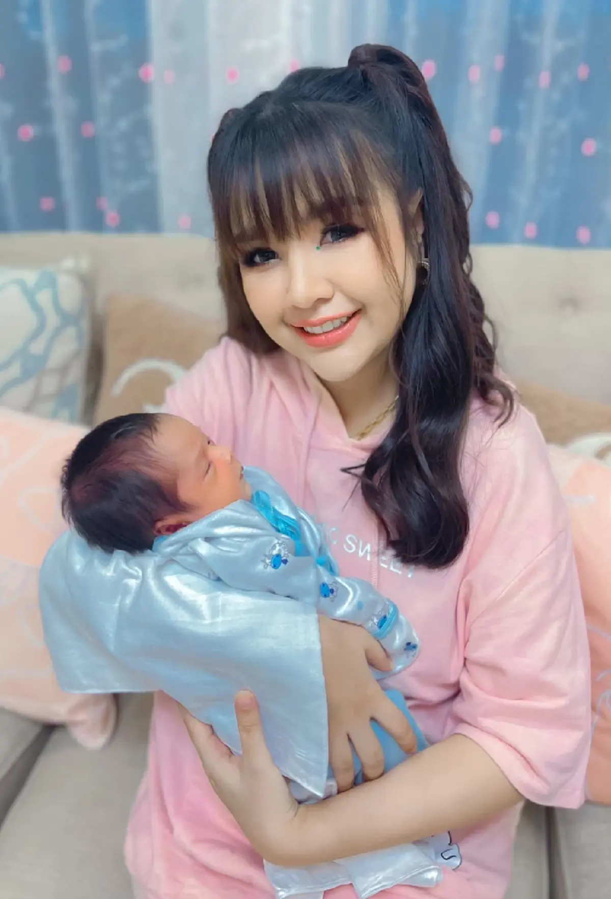 “ผู้ใหญ่ใจดี” ทุ่มรถรับขวัญ “น้องยูจิน” ลูกสาว “เจนนี่-ยิว” บอกเลยสุดจริง