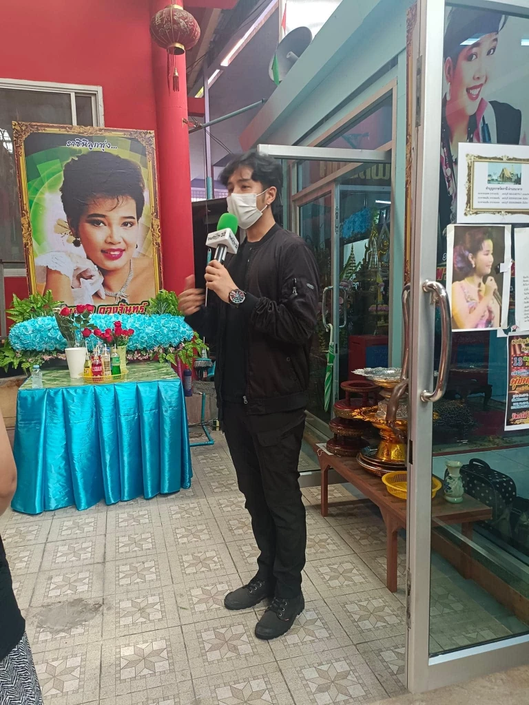 เพชร พุ่มพวง เปลี่ยนชุดราชินีลูกทุ่ง แม่พุ่มพวง ดวงจันทร์ ครบ 30 ปี