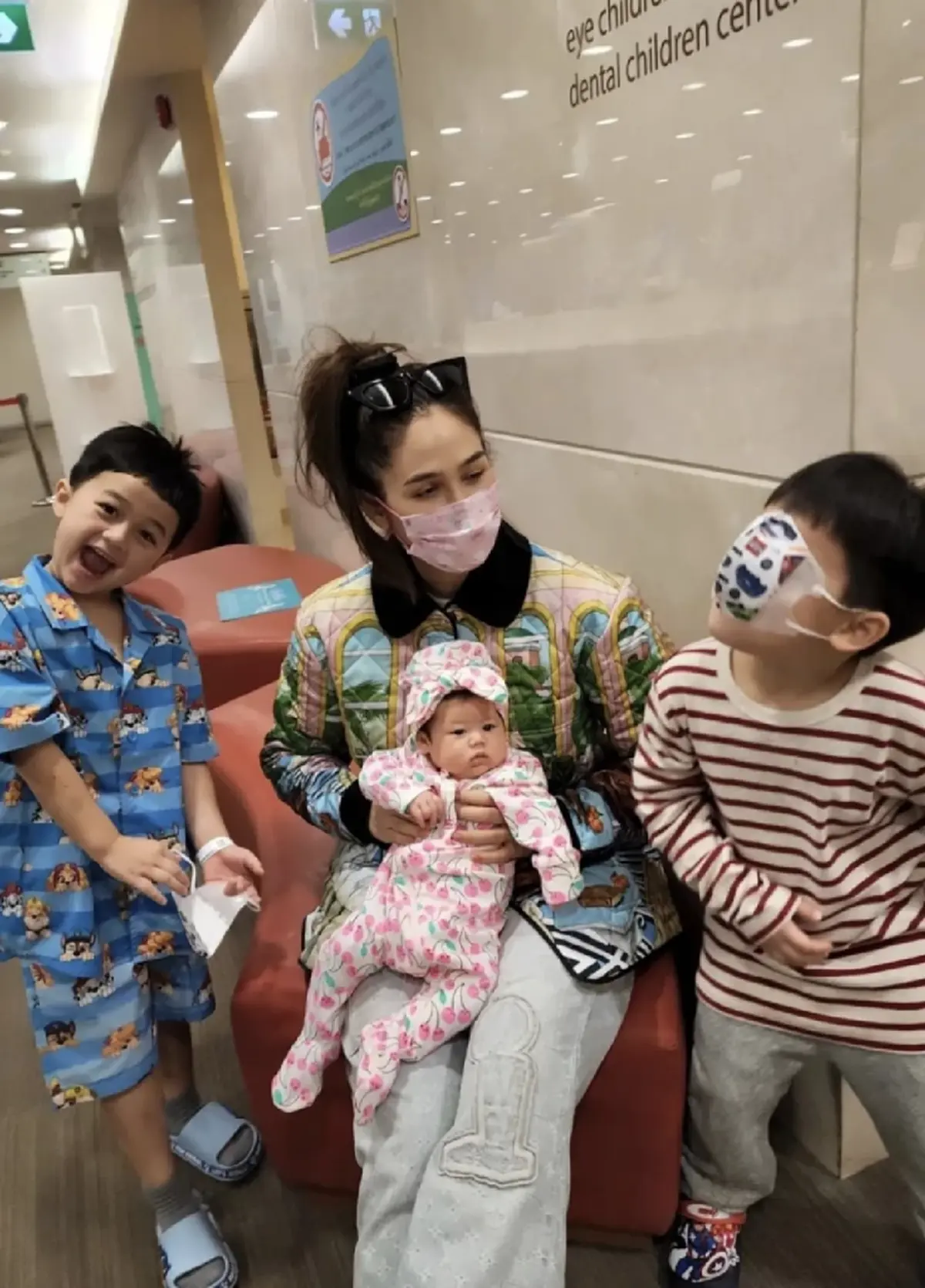 ชมพู่ อารยา พาลูกสาว น้องแอบิเกล เจอ ลุงเคน-ป้าหน่อย หลงสาวน้อยหนักมาก