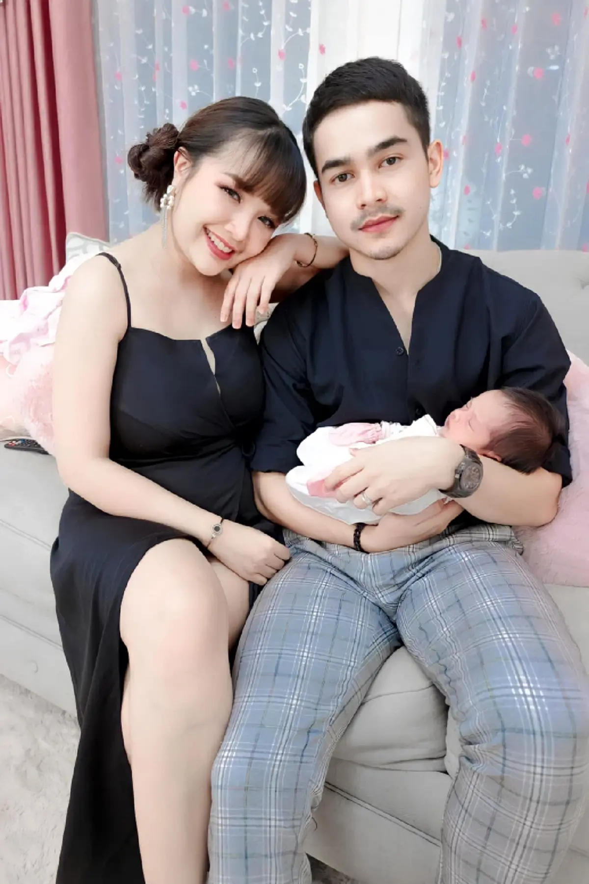  เจนนี่ ได้หมดถ้าสดชื่น ยิว  อุ้มลูกสาว น้องยูจิน ถ่ายภาพครอบครัว 