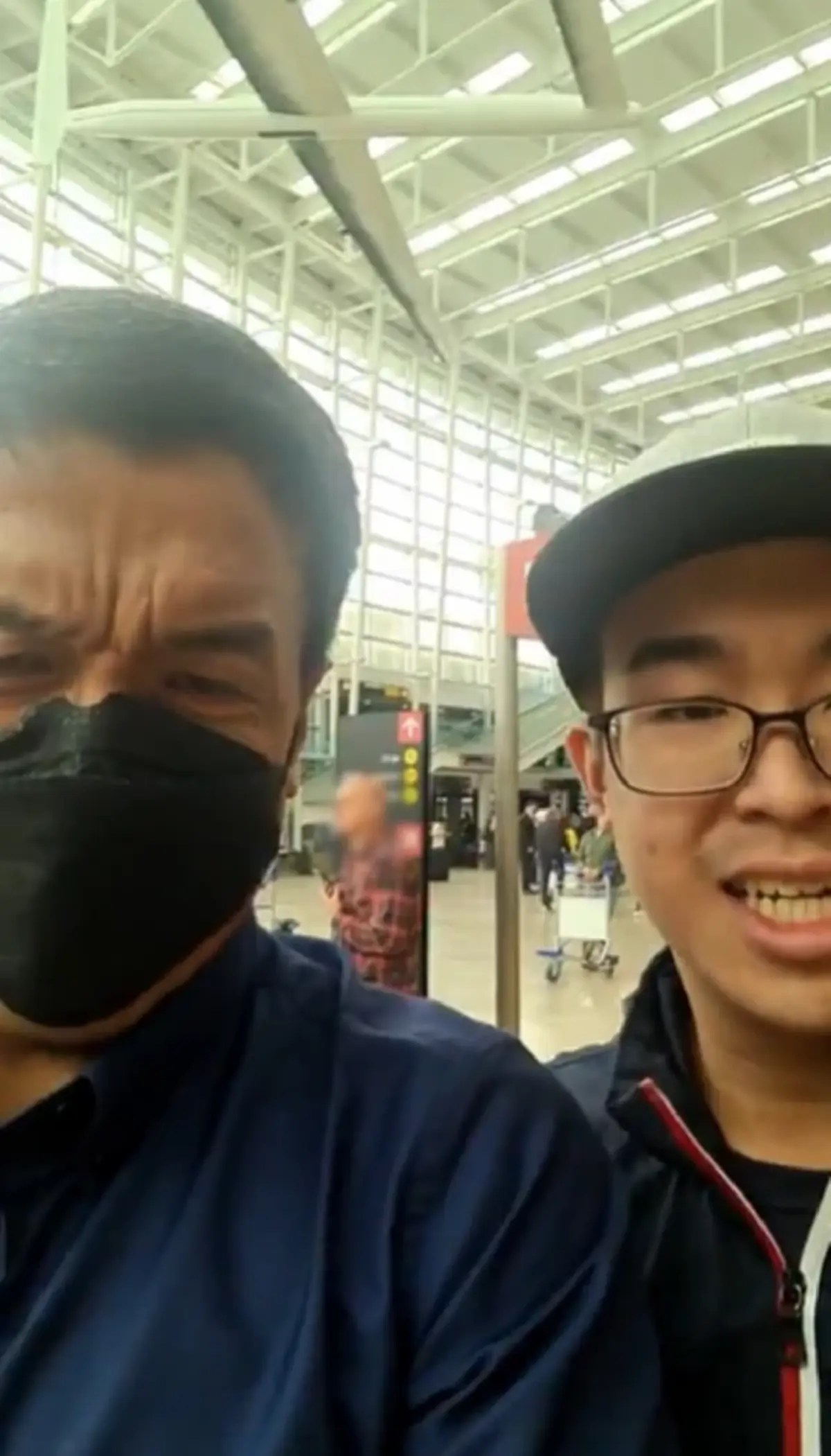 ชัชชาติ ไลฟ์สดถึงอเมริกาแล้ว ดีใจลูกชายมารอรับที่สนามบิน คนร่วมยินดีเพียบ