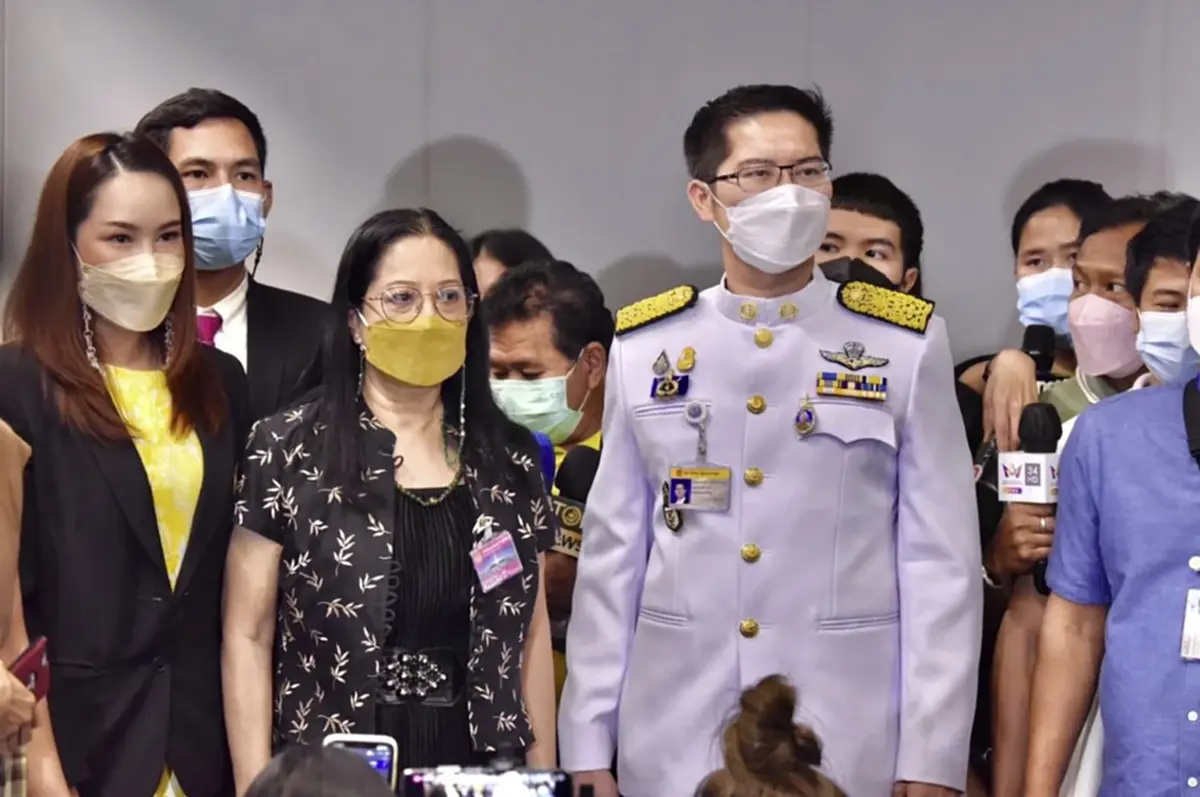 เต้ มงคลกิตติ์ พูดเเล้วเหตุการณ์ที่ถอดบัตรส.ส. อาการดูเหมือนจะร้องไห้
