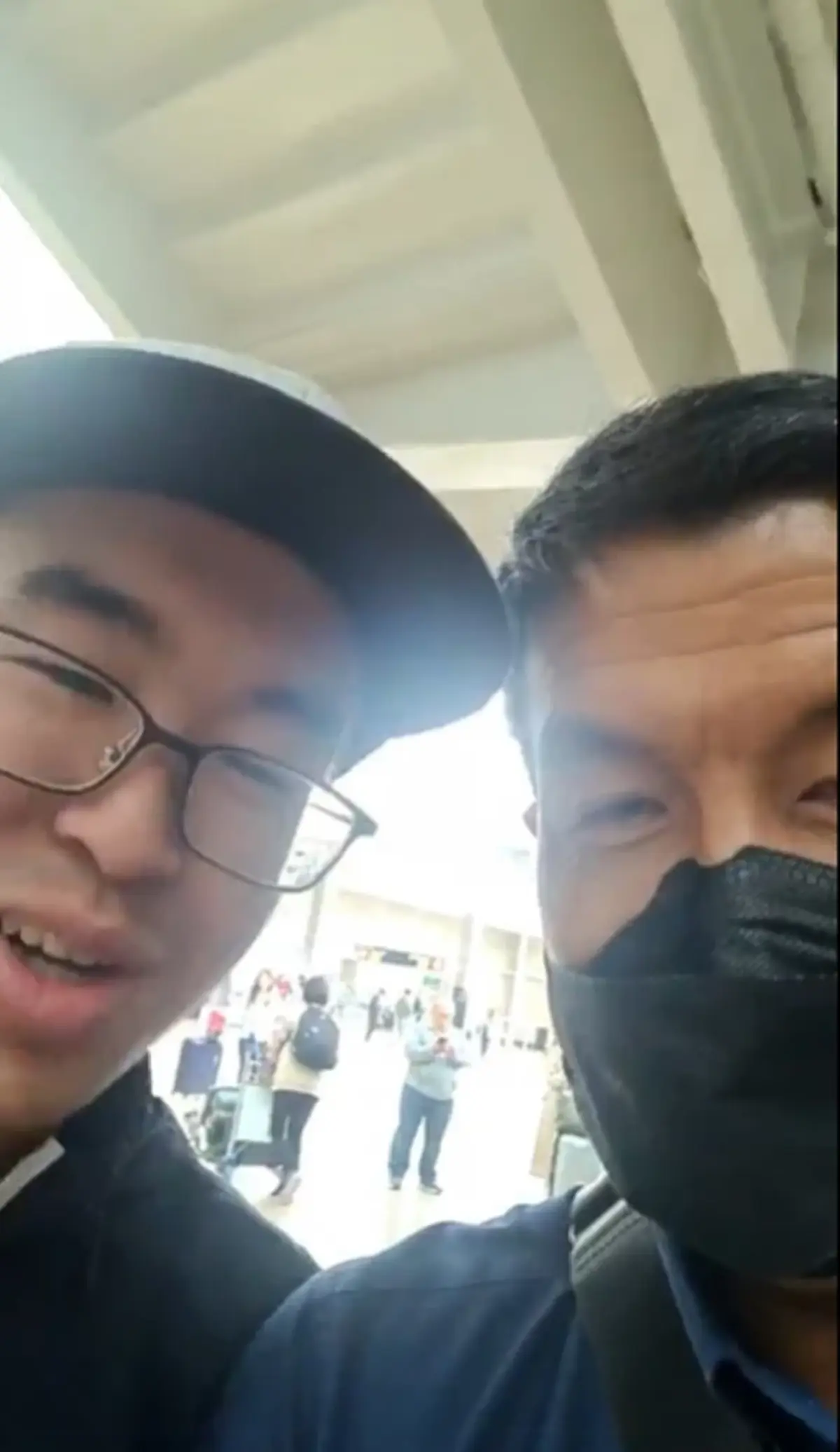 ชัชชาติ ไลฟ์สดถึงอเมริกาแล้ว ดีใจลูกชายมารอรับที่สนามบิน คนร่วมยินดีเพียบ