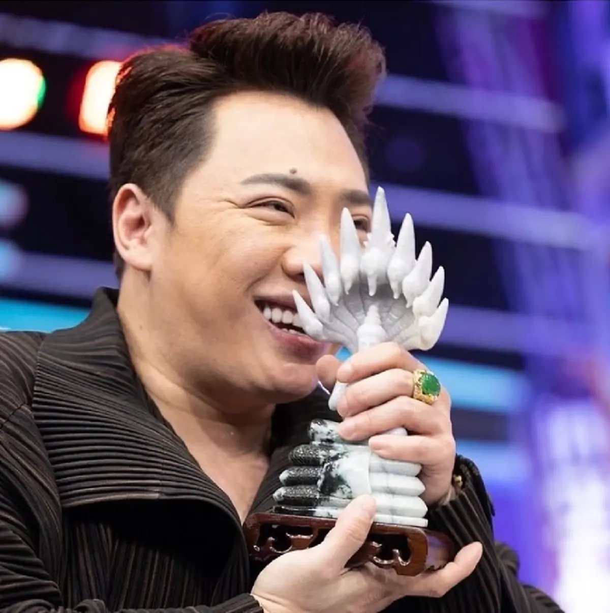 มดดำ ใบ้เลขเด็ดงวดประจำวันที่ 16/6/65 / เลขเด็ดดารา