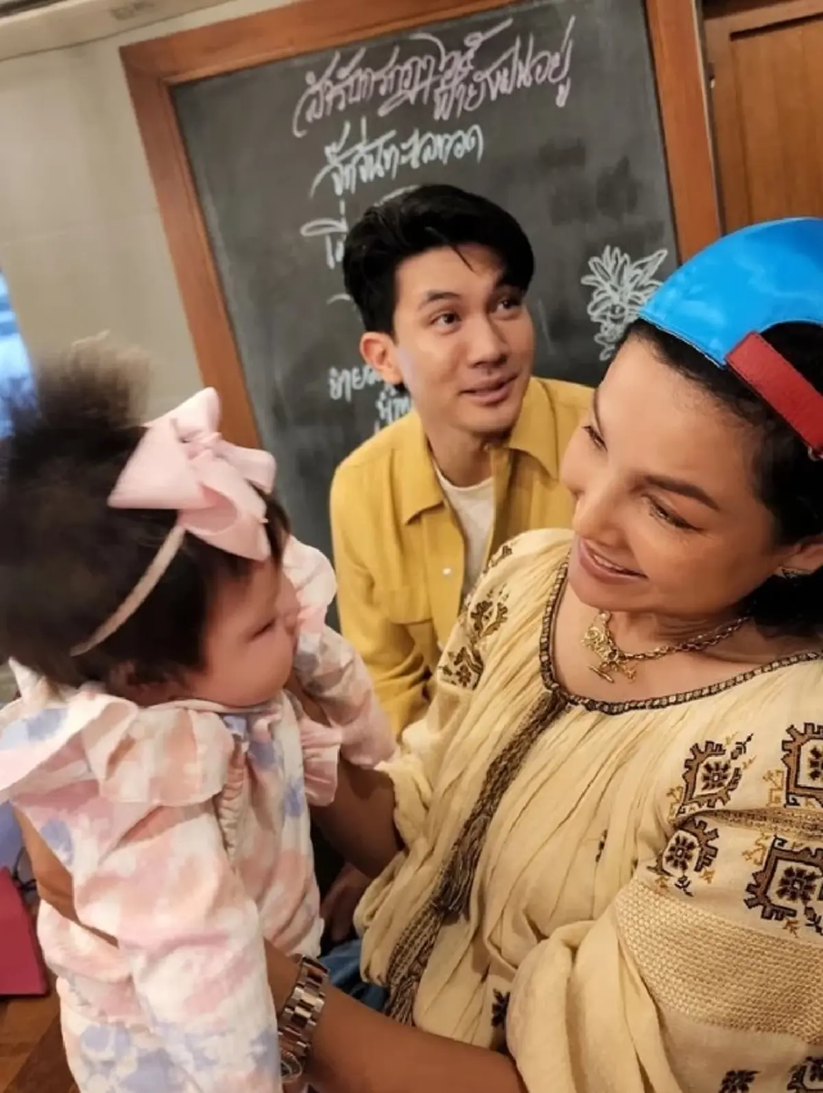 ชมพู่-น็อต เป็นเจ้ามือเลี้ยงข้าว ลุงเคน-ป้าหน่อยเจอ น้องแอบิเกล น่ารักมาก