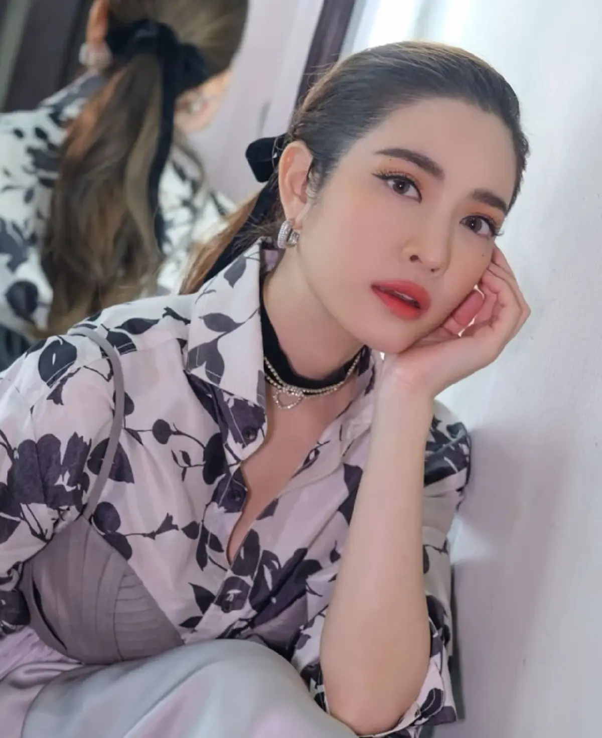 แอฟ ทักษอร โพสต์รูปคู่ ผจก.ส่วนตัวกอดคอ คล้ายตาแดงบอกไม่ไหว