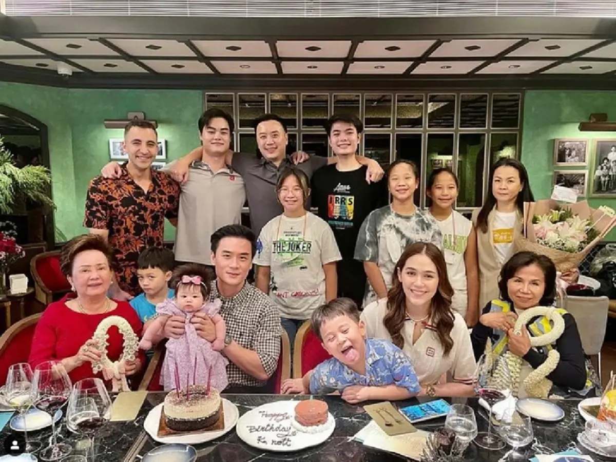 ชมพู่ อารยา สายฟ้า-พายุ-แอบิเกล” กราบ พ่อน็อต วิศรุต วันเกิด