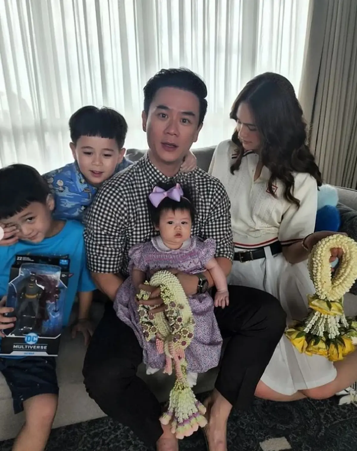 ชมพู่ อารยา สายฟ้า-พายุ-แอบิเกล” กราบ พ่อน็อต วิศรุต วันเกิด