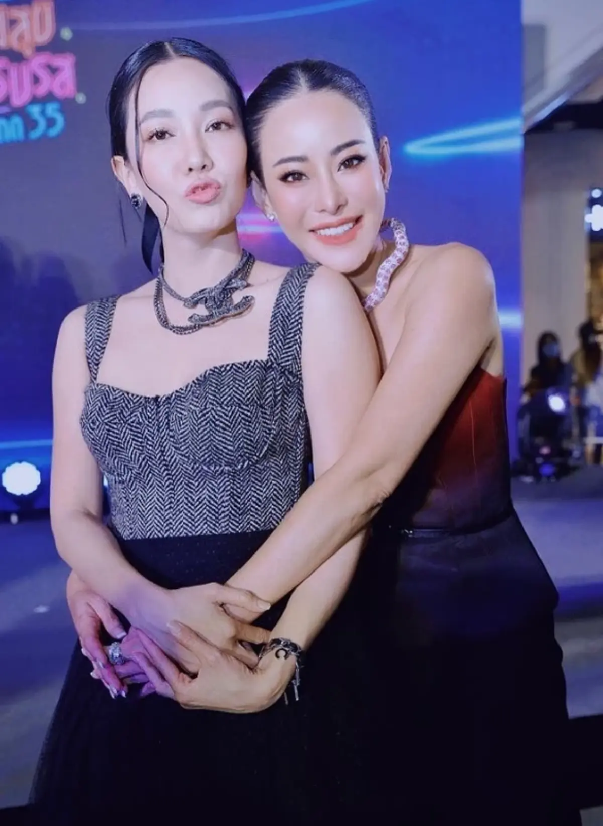 นุ่น วรนุช ร่วมเฟรมอดีตเพื่อนรัก หนิง ปณิตา อีกครั้งในรอบหลายปี