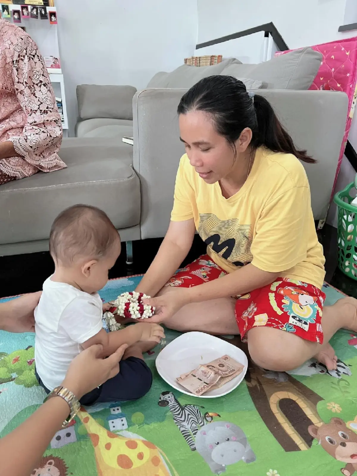 กระต่าย พรรณนิภา วันแม่ ลูกชาย น้องเพลินเพลงพิณ กราบ ไหว้ วันแม่เเห่งชาติ 