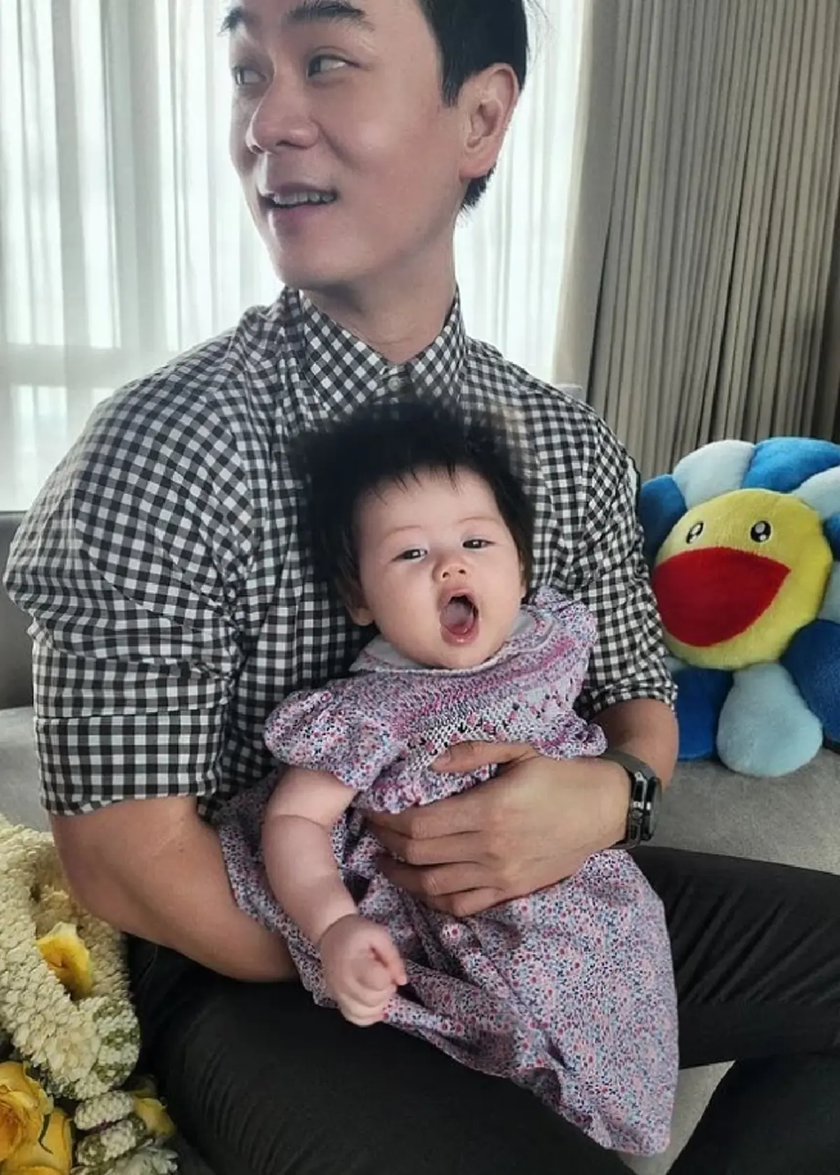 ชมพู่ อารยา สายฟ้า-พายุ-แอบิเกล” กราบ พ่อน็อต วิศรุต วันเกิด