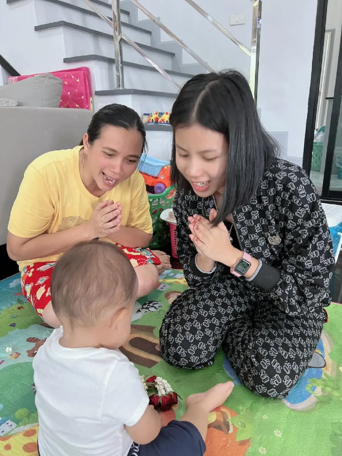 กระต่าย พรรณนิภา วันแม่ ลูกชาย น้องเพลินเพลงพิณ กราบ ไหว้ วันแม่เเห่งชาติ 