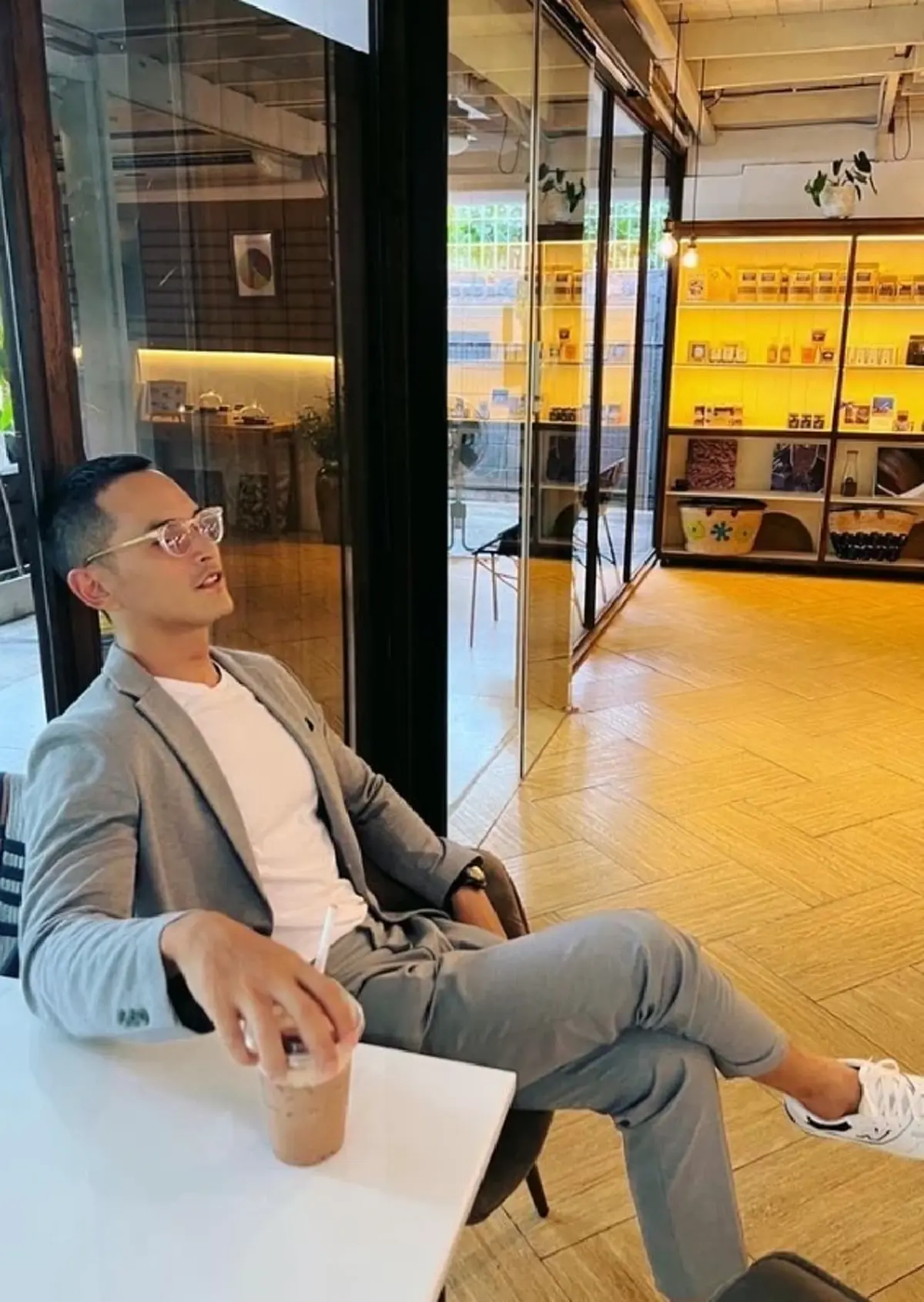 สงกรานต์ เตชะณรงต์ อวดลุคใหม่ใส่สูทโอโห้ลุคนี้ไอจีแทบแตก