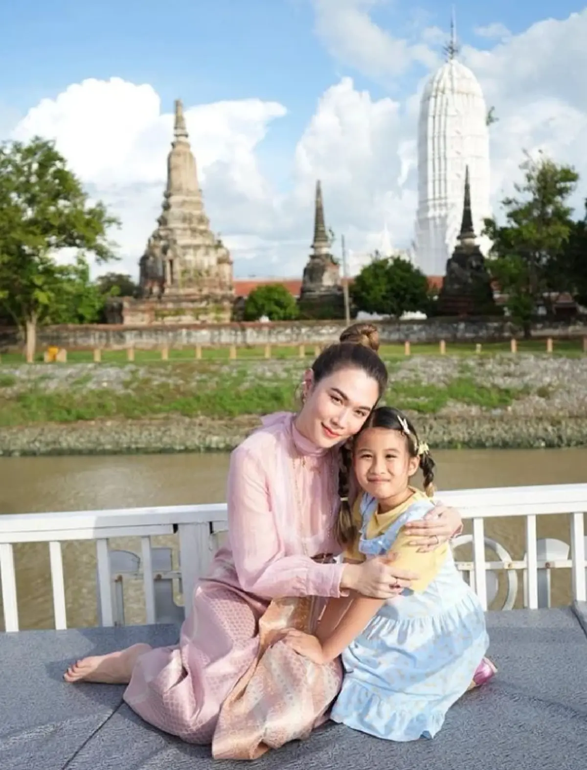 เมย์ ปทิดา โพสต์รูปภาพลูกสาว น้องมายู นั่งวาดรูปแบบเผลอๆแต่สวยมาก