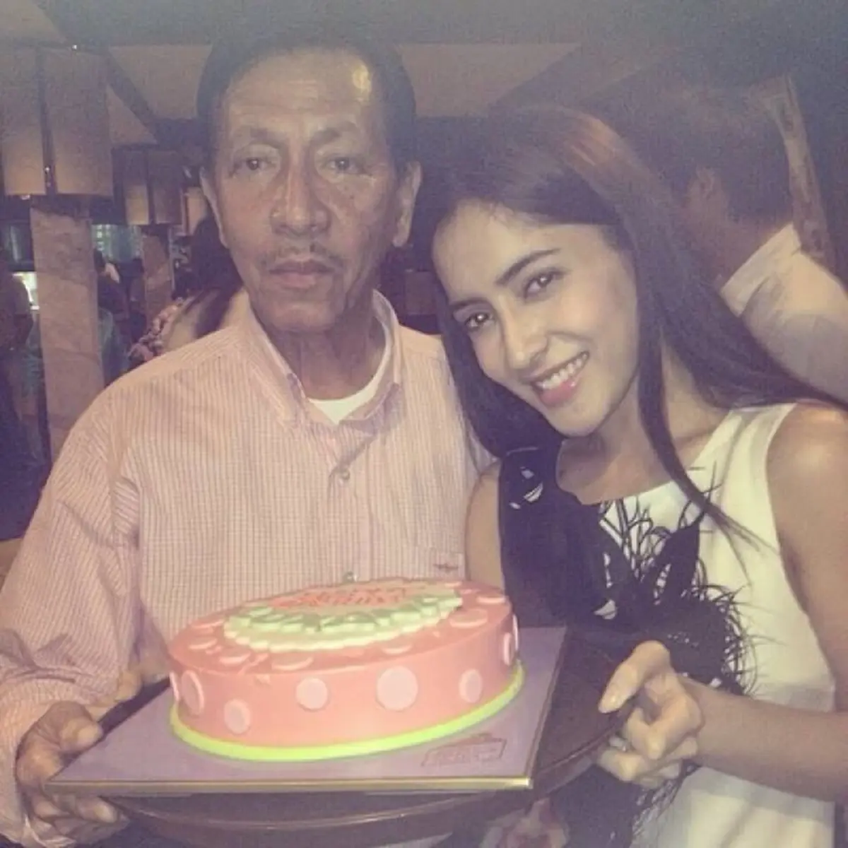 พิ้งกี้ สาวิกา สุดห่วง คุณพ่อ หลังต้องเข้ามาอยู่ในเรือนจำ พร้อมแม่ - พี่ชาย