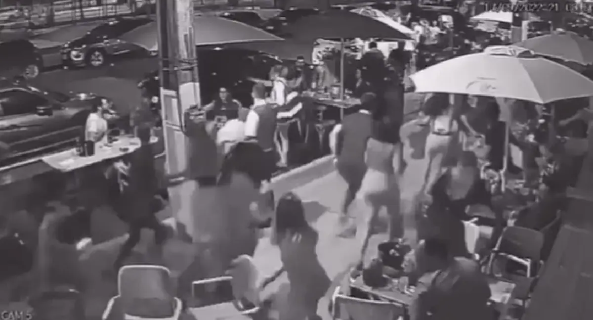 ลูกค้าตาตื่น เจอคนวิ่งผ่าน วิ่งตามยกร้าน นึกว่าตีกัน รู้ความจริงอายหนักมาก