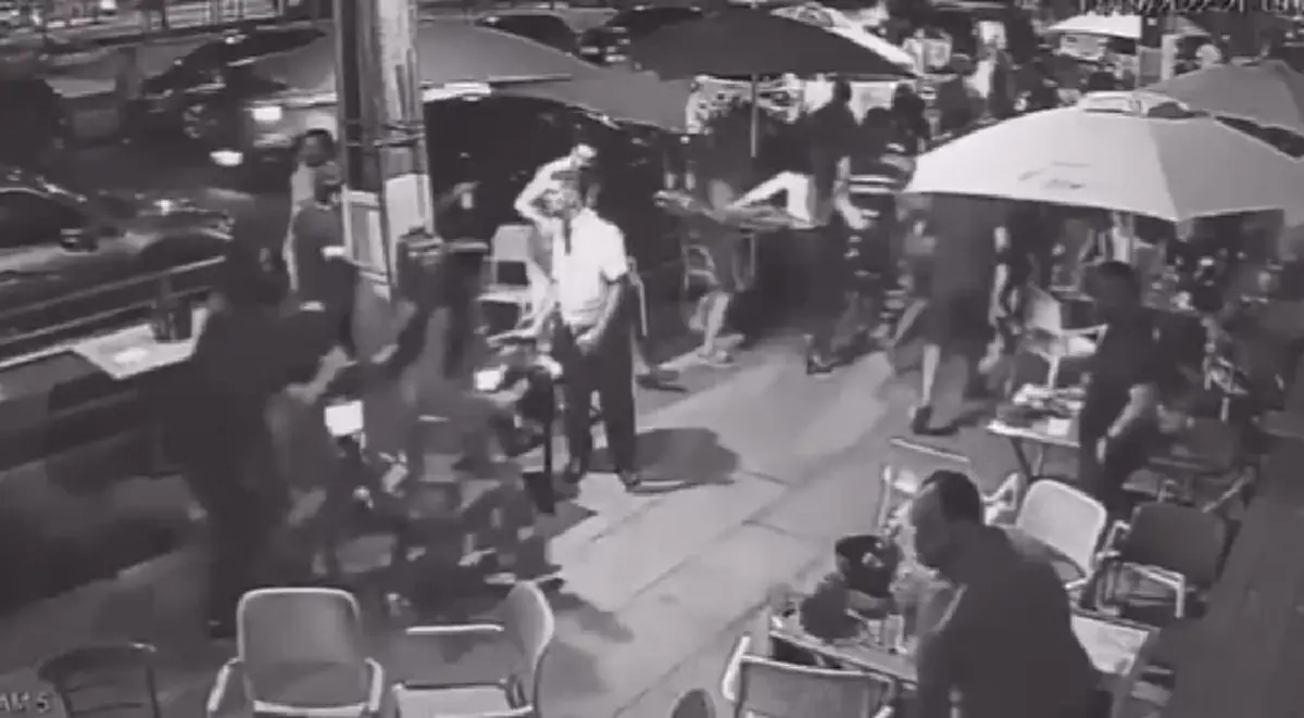 ลูกค้าตาตื่น เจอคนวิ่งผ่าน วิ่งตามยกร้าน นึกว่าตีกัน รู้ความจริงอายหนักมาก