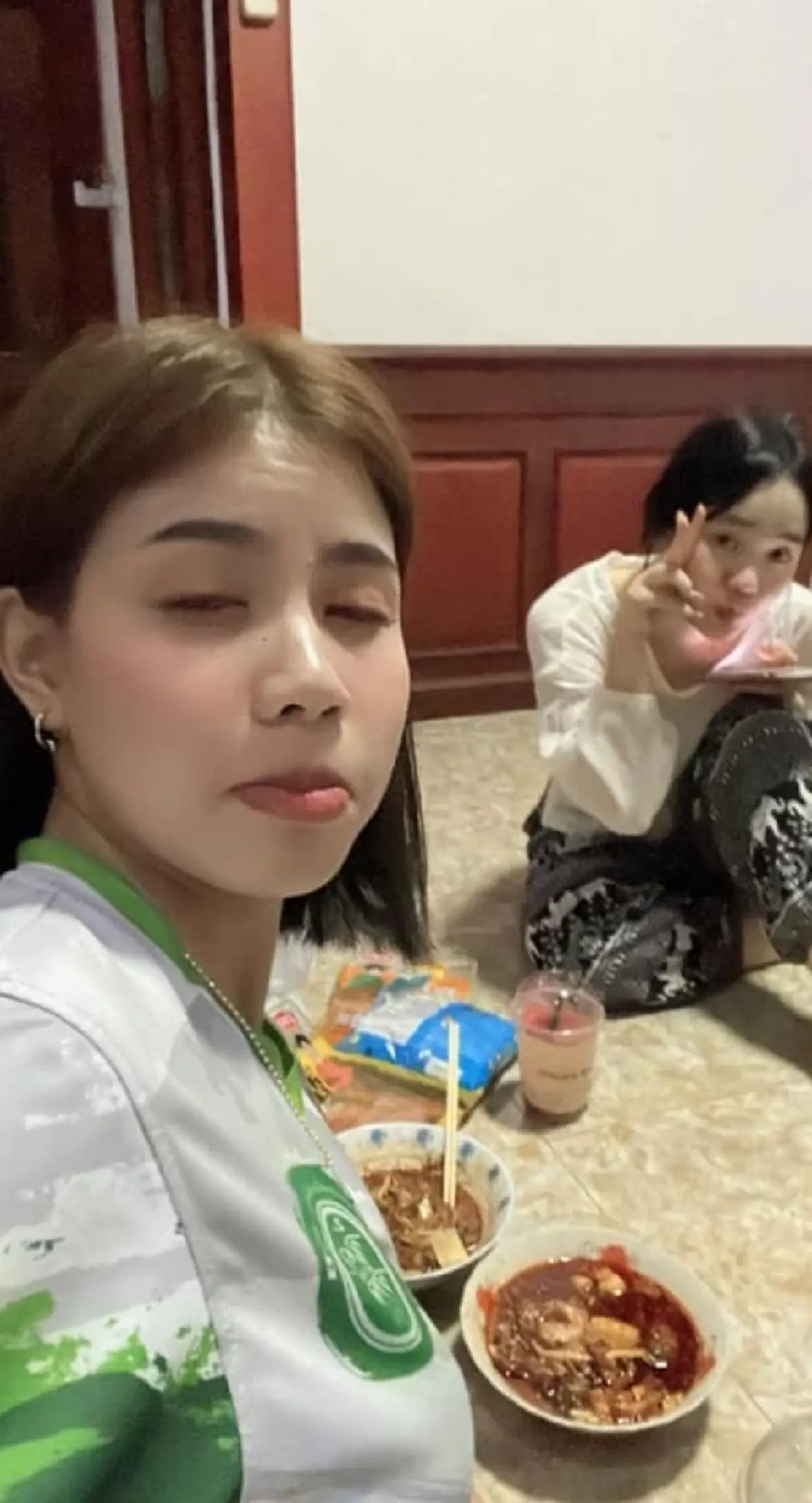 ไพบูลย์ แสงเดือน โพสต์รูปคู่หญิงบนเตียง ก่อนเฉลยความจริง