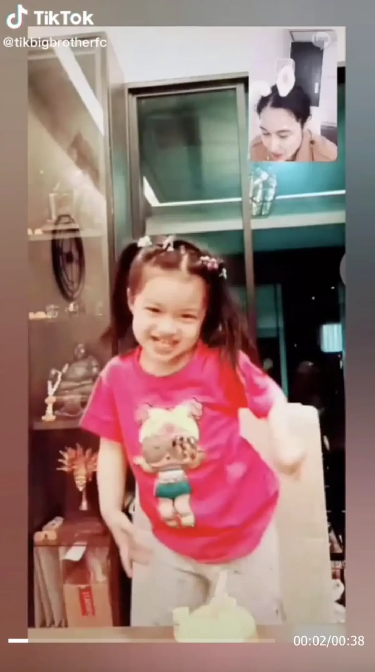 ชาวเน็ตคอมเมนต์บอก น้องวีจิ อยู่กับ ศรราม-ติ๊ก แตกต่างกันมาก 