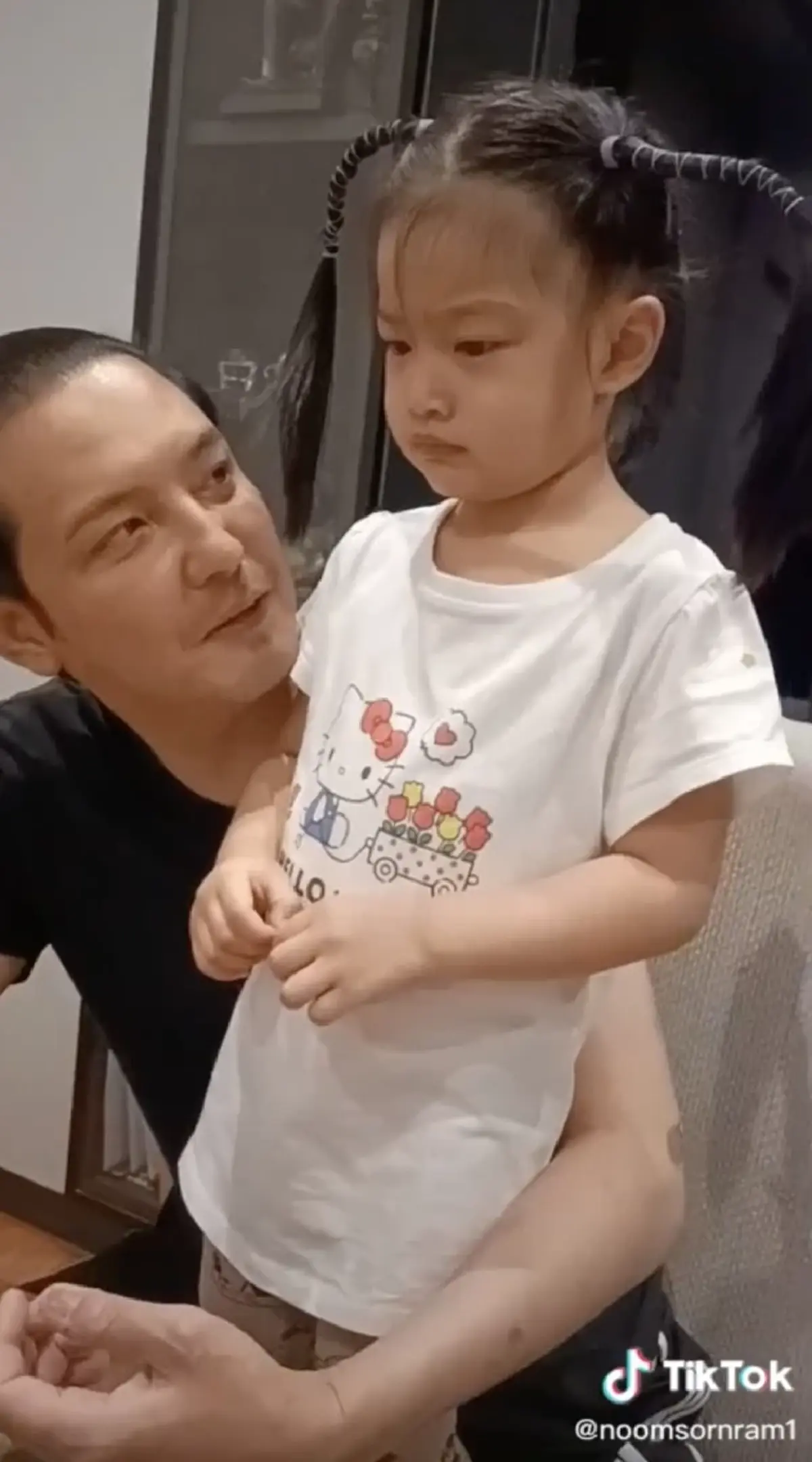 ชาวเน็ตคอมเมนต์บอก น้องวีจิ อยู่กับ ศรราม-ติ๊ก แตกต่างกันมาก 
