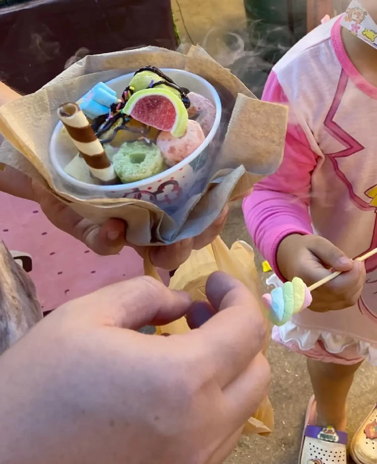 แม่แชร์อุทาหรณ์ ซื้อขนมควันทะลักให้ลูกกิน ทำลูกปากพอง อันตรายกว่าที่คิด