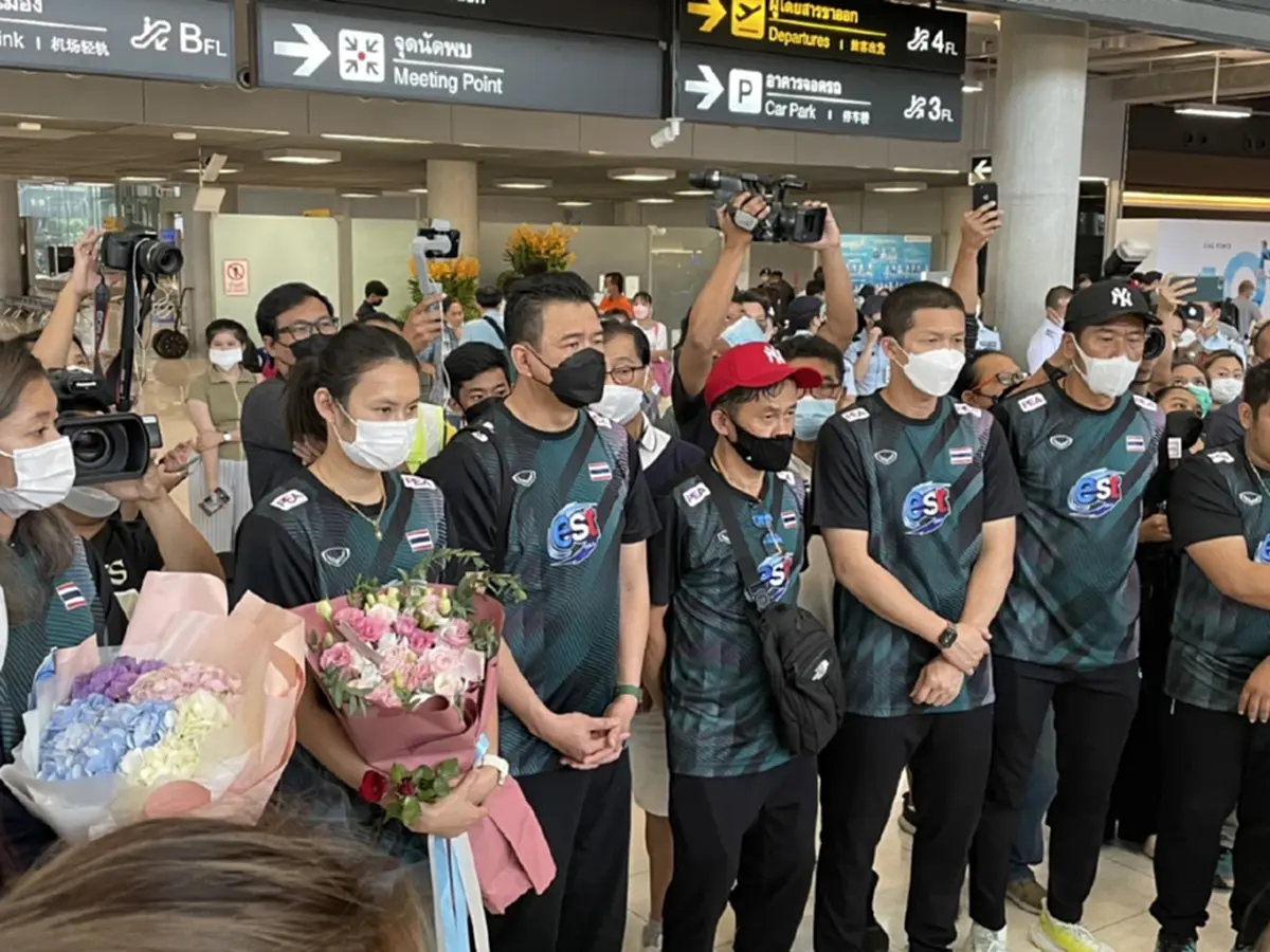 ทัพตบสาวไทยกลับถึงบ้าน ภูมิใจผลงาน เตรียมกลยุทธ์ด่านใหญ่ ชิงตั๋วโอลิมปิก!