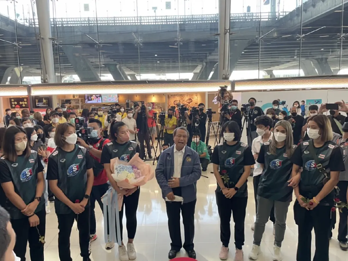 ทัพตบสาวไทยกลับถึงบ้าน ภูมิใจผลงาน เตรียมกลยุทธ์ด่านใหญ่ ชิงตั๋วโอลิมปิก!