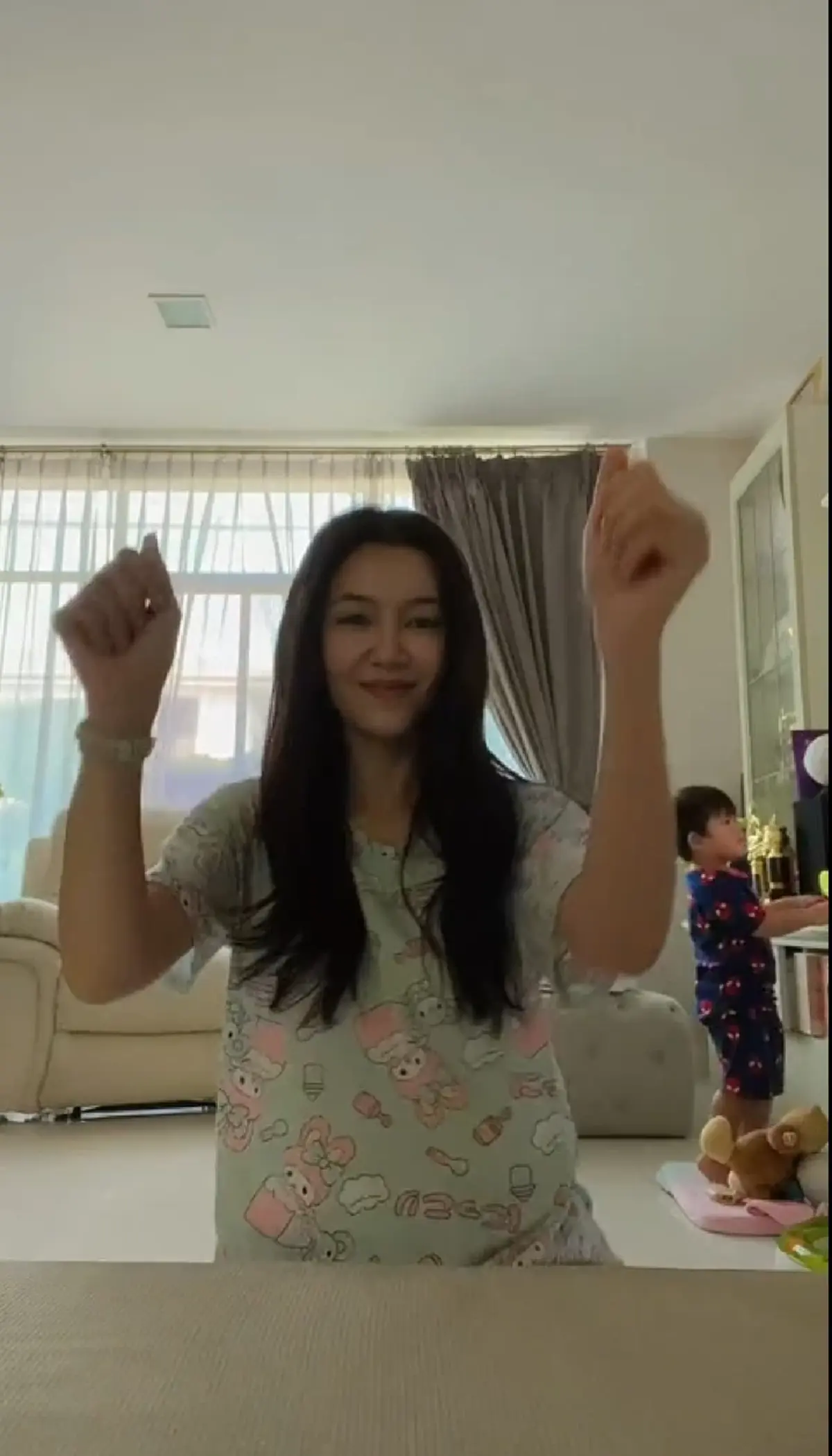 เบลล่า ราณี โชว์หน้าสดเต้นเบาๆแต่คนดูทะลุ 2 ล้าน