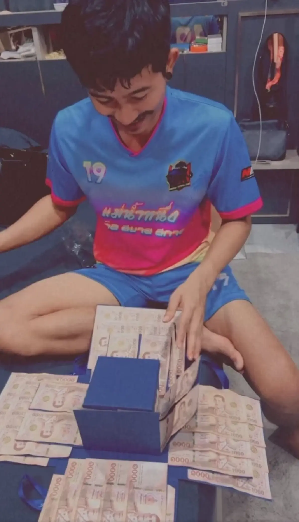 แม่น้ำหนึ่ง วันเกิดแฟน แฟนหนุ่ม เปย์ ทุ่มเงิน เปิดของขวัญ