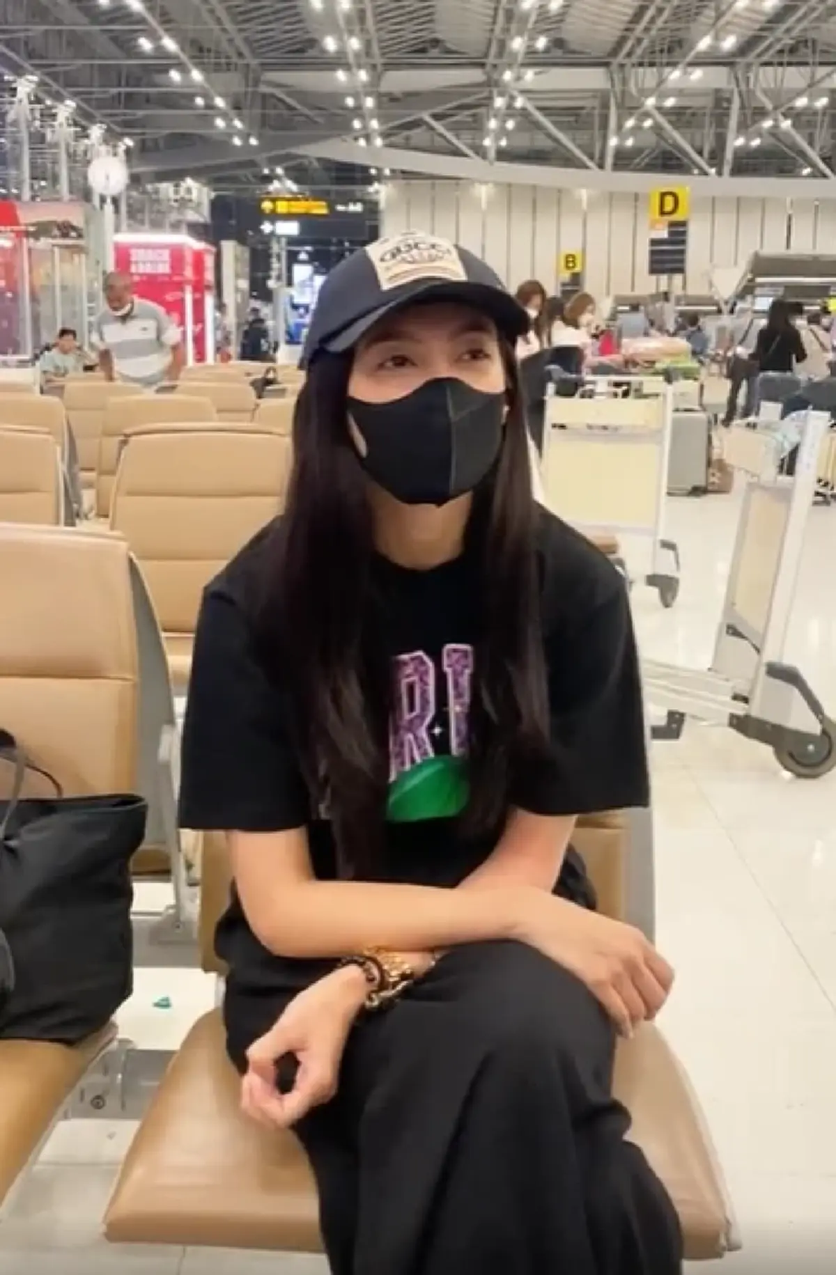 เปิดคลิป เบลล่า ฟาดแฟนคลับจุกๆ ชาวเน็ตเห็นต่างบอกสมควรโดน