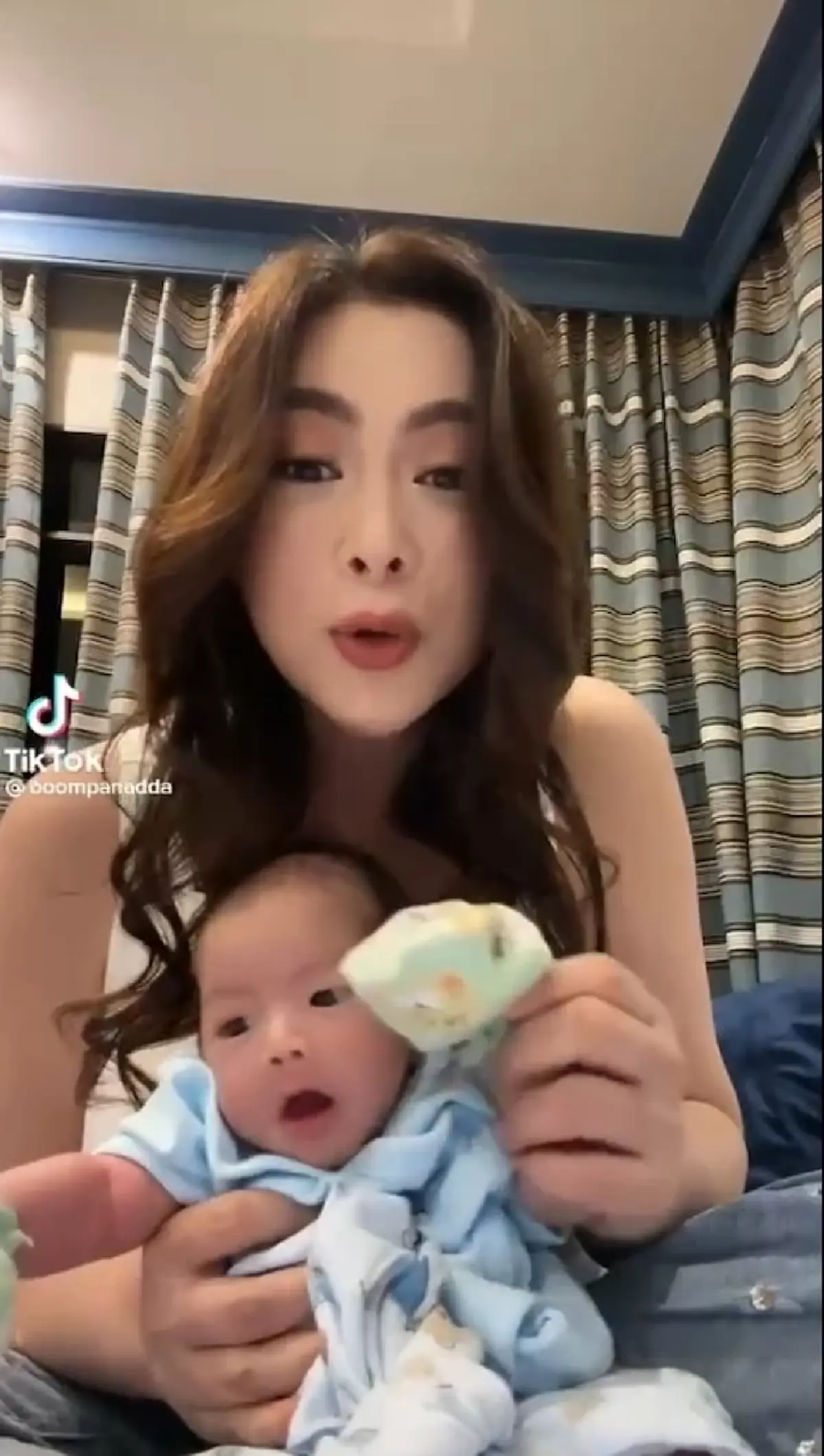 ชาวเน็ตเป็นห่วง หลัง บุ๋ม ปนัดดา จับลูกชายเต้น หลังเพิ่งคลอดได้ไม่กี่วัน