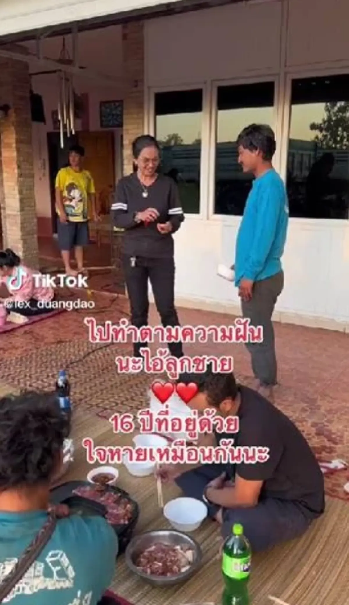 นายจ้างปล่อยโฮ ลูกน้องก้มกราบเท้า ขอลาไปเป็นเถ้าแก่ หลังอยู่ด้วยกันมา 16 ปี
