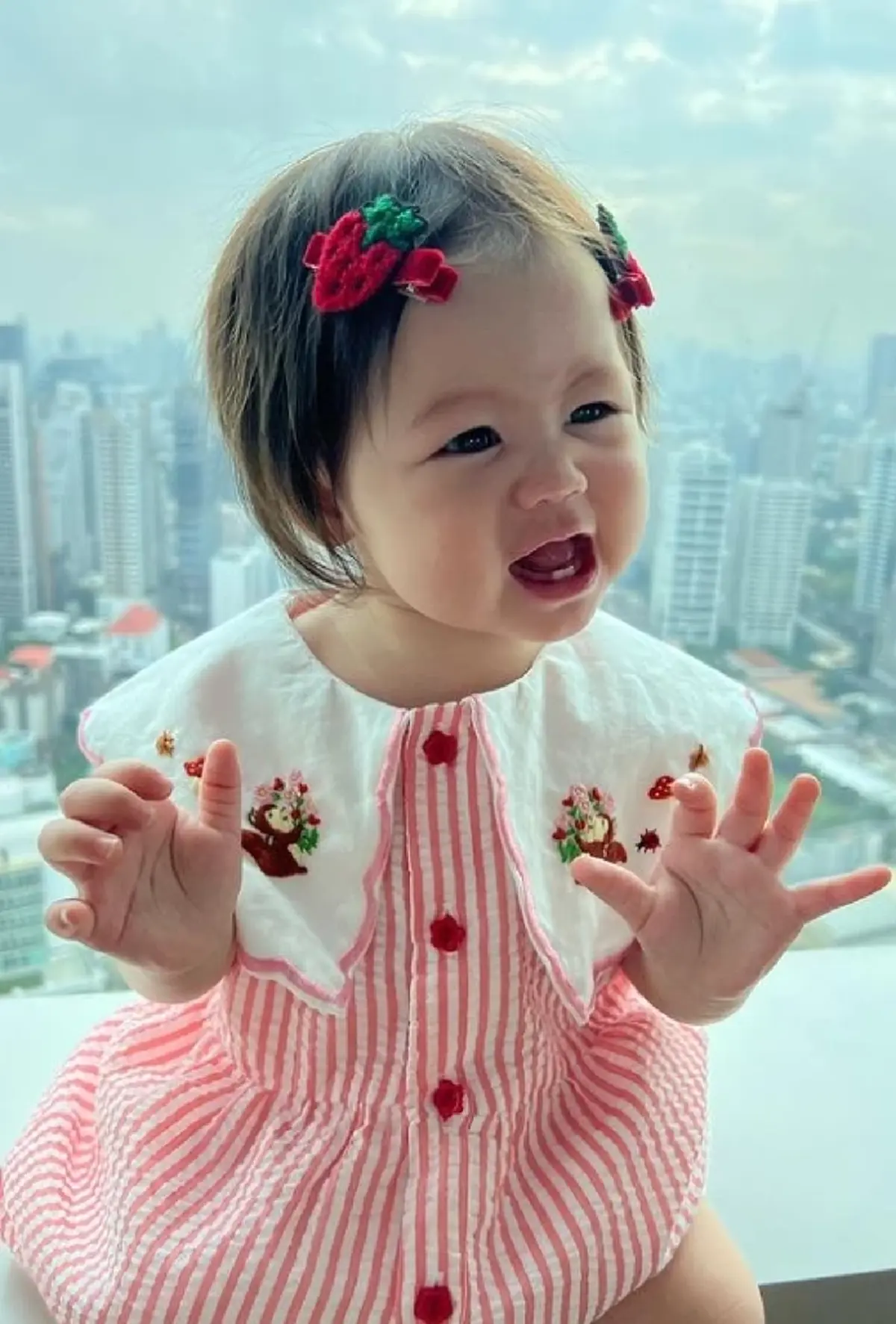 ชมพู่ อารยา อวดความน่ารัก น้องแอบิเกล ยิ้มหวานโชว์ฟัน 2 ซี่