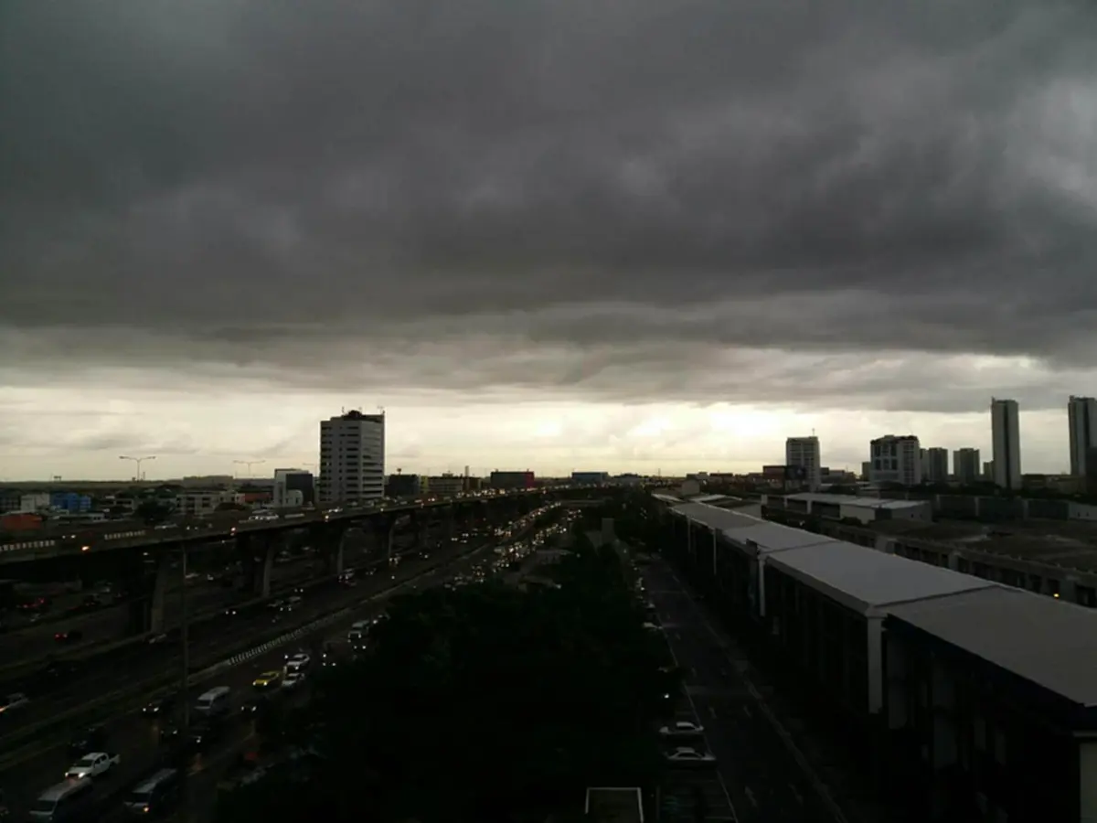 กรมอุตุนิยมวิทยา เตือนฉบับ 8 ไทยเจออากาศแปรปรวน ฝนตกหนัก 2-4 ธ.ค.