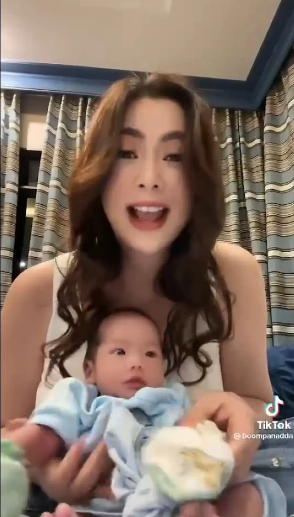 ชาวเน็ตเป็นห่วง หลัง บุ๋ม ปนัดดา จับลูกชายเต้น หลังเพิ่งคลอดได้ไม่กี่วัน